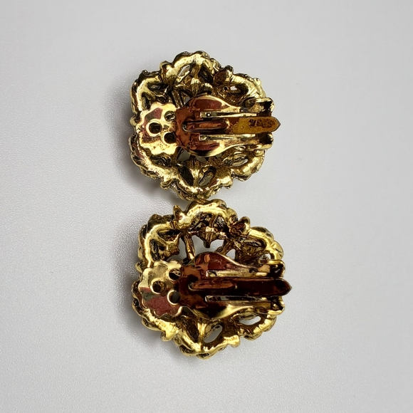 Vintage Emerald Rhinestone and Gold Plated Flower Clip-On Earrings - Picture 4 of 5